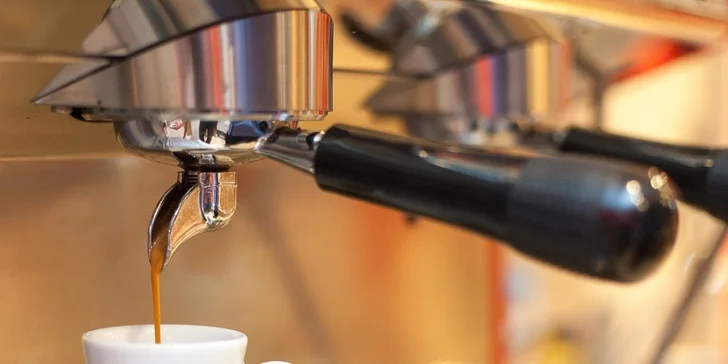 2 tiramisu či italské placky piadina a 2 teplé nápoje