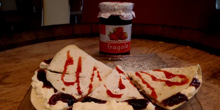 2 tiramisu či italské placky piadina a 2 teplé nápoje