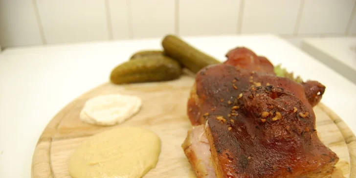 400g pečené koleno - celé bez kosti