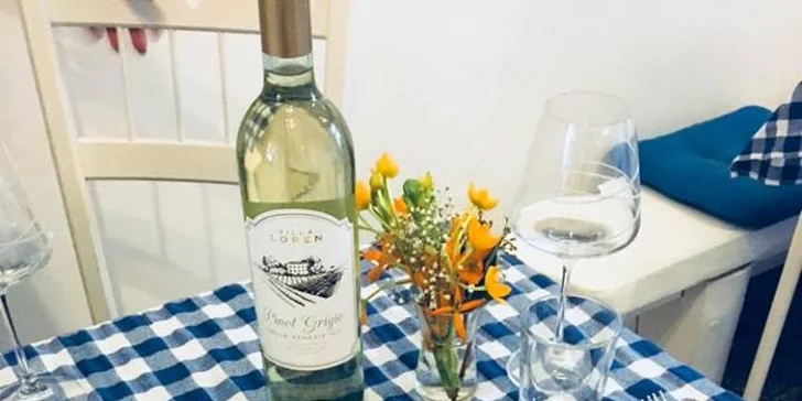 Pečená feta s rajčaty a oregánem a pita chléb