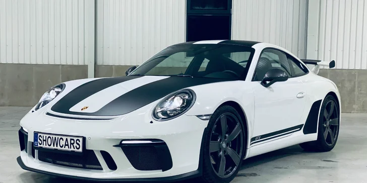 Stačí jediný voucher a jeden z nabušených supersportů bude jen váš. (Porsche 911 Carrera)
