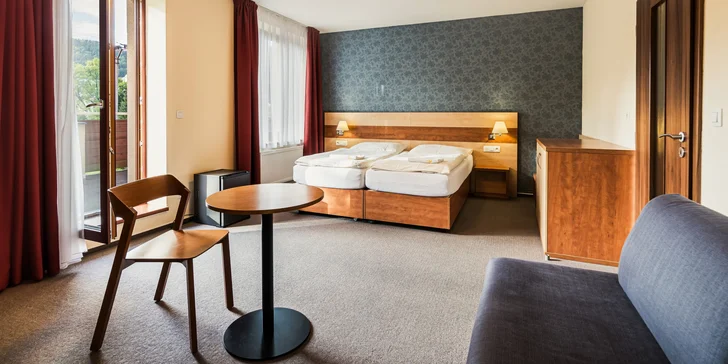 Zabydlet se můžete v pokoji či prostornějším apartmánu. 