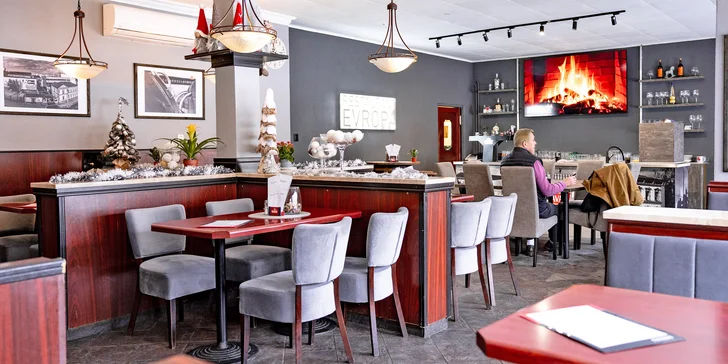 V restauraci Evropa vás čeká příjemné posezení v oddělených boxech a hlavně delikátní masová dobrota o váze 150 nebo 300 g, která potěší každého labužníka. 