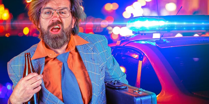 Policejní auto přímo vybízí k veselému selfie s majáčkem a uniformovanými řidiči.