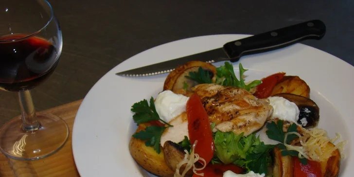 Křupavé pečené brambory – vegetariánské i kuřecí