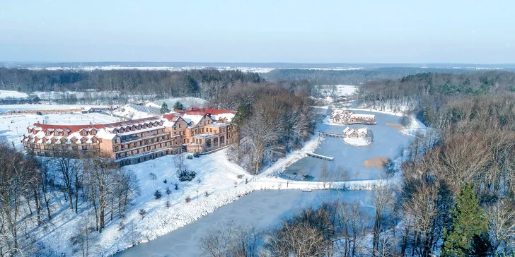 Parádny rezort 13 km od Baltského mora: raňajky, wellness, zoo aj kone, vlastné jazero, festival a mnoho ďalšieho