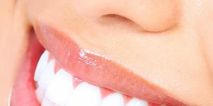 Profesionální dentální hygiena či pískování Air Flow