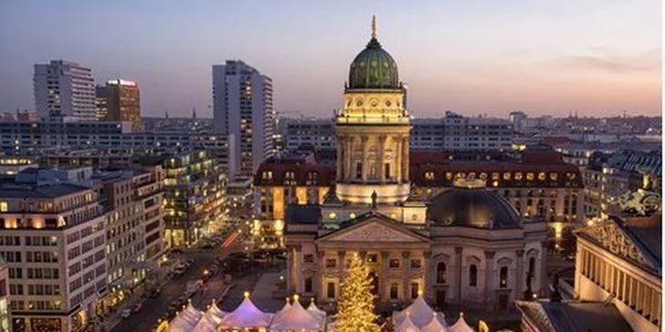Silvestrovská megapárty v Berlíně s tour s průvodcem v ceně