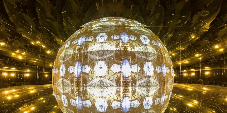 Vstupy do Imaginária a zrcadlového labyrintu v centru Prahy