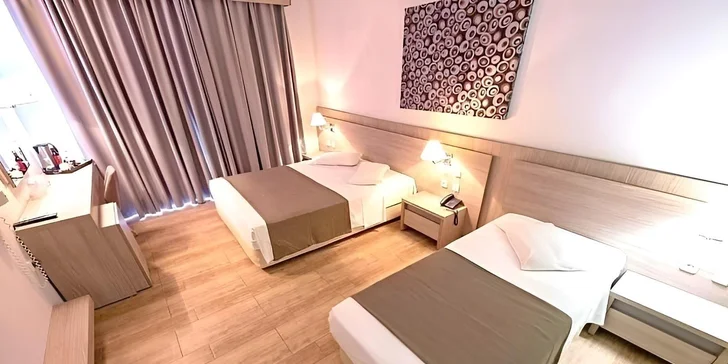 Ubytování sází na minimalistický chic styl, který dokonale ladí s okolní krajinou. 