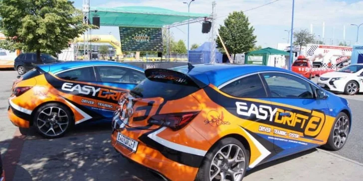 30 minut řidičem driftovací káry
