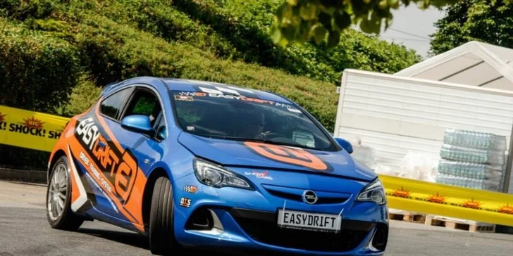 30 minut řidičem driftovací káry