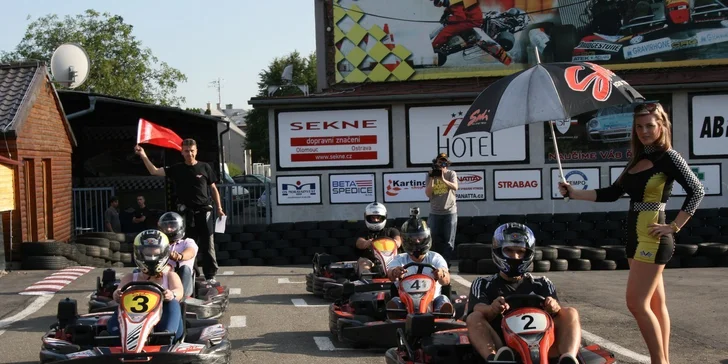 Jízda na nadupaných motokárách pro 2 osoby