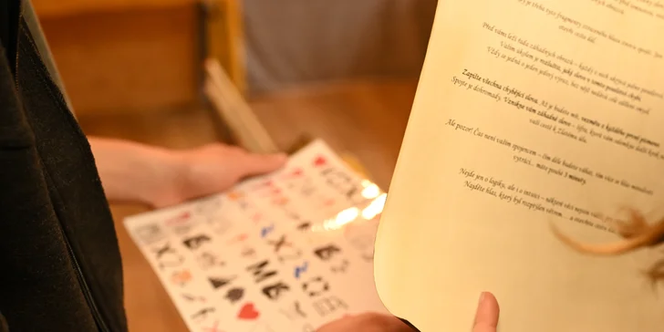 Vaším úkolem je rozluštit záhadu, překonat nástrahy a odhalit skrytý poklad, dřív než se čas naplní! Zvládnete to během 60–90 min.?