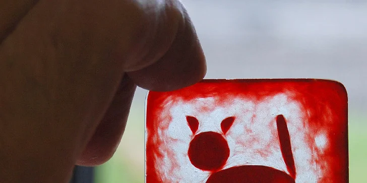 Kreativní sklářské kurzy: rytí a gravírování, pískování, vitráž i vinutí perel