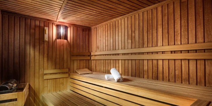 Do wellness v hotelu Hvězda máte po celou dobu neomezený vstup. Je tu krytý bazén, whirlpool, sauna, parní lázeň a relaxační místnost.
