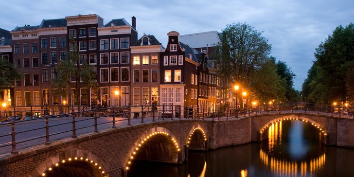Prožijte Silvestr v Amsterdamu s romantikou na lodi i svitem červených luceren