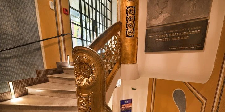 Palác Rokoko byl postaven mezi lety 1912 a 1916 podle návrhů secesního a kubistického architekta Emila Králíčka.
