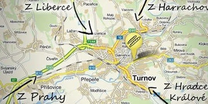 Zimní nápoj na zahřátí a k tomu palačinka s domácí marmeládou