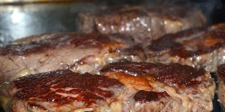 Steaky na talíři: 4hodinový kulinářský kurz ve studiu Šelma v kuchyni