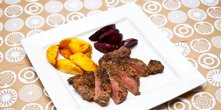 2x jihoamerický steak, salát i dezert