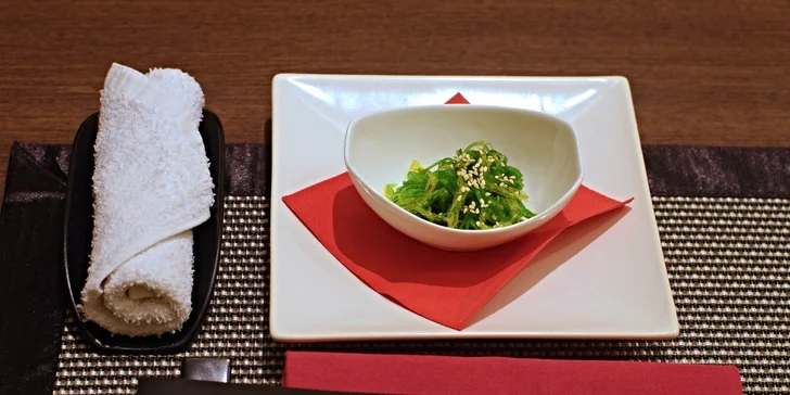 Pestré sushi menu pro dva v restauraci Samurai