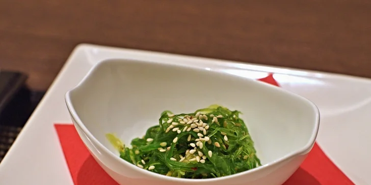 Pestré sushi menu pro dva v restauraci Samurai