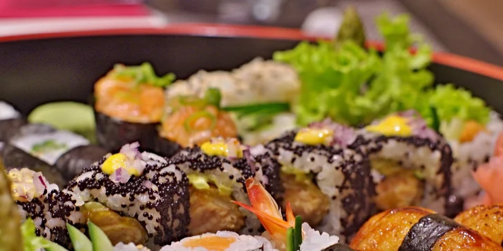 Pestré sushi menu pro dva v restauraci Samurai