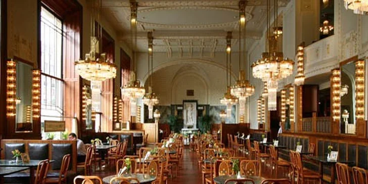 Káva a dort dle výběru pro dva v tradiční a stylové Kavárně Obecní dům