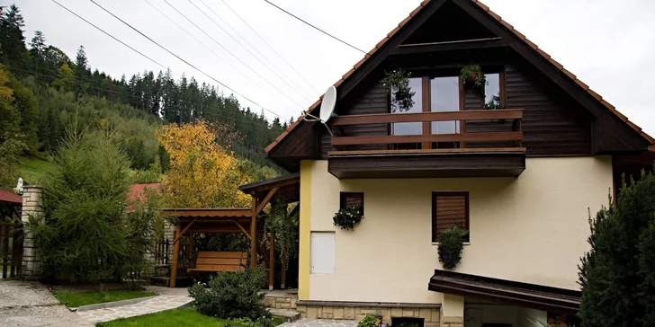 4denní pobyt v luxusní chatě až pro 8 lidí. Wellness místnost, masážní bazén a infrasauna jen pro vás. Dokonalé pohodlí v srdci Valašska!