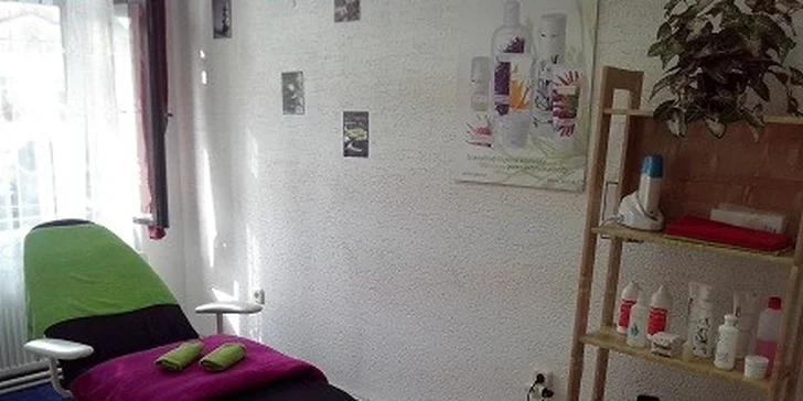 Ošetření pleti ultrazvukovou špachtlí a ruční masáž obličeje, krku a dekoltu