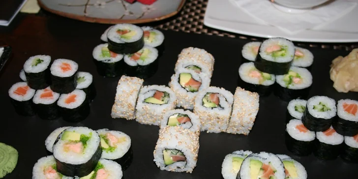 Vánoční menu plná sushi a japonských delikates