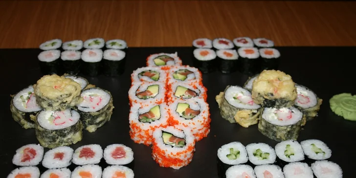 Vánoční menu plná sushi a japonských delikates