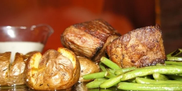 Dva steaky ze svíčkové flambované na 15letém rumu