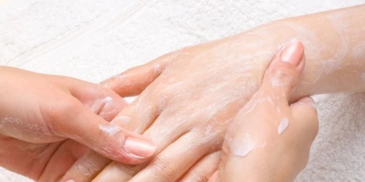 Úžasná SPA manikúra se Shellacem či Brisa Lite