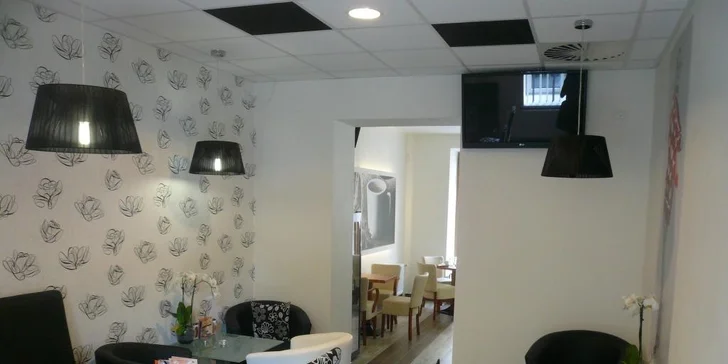 Káva a medovo-ořechový řez pro 2 nebo pro jednoho s medovým Jackem
