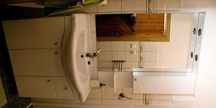 4denní pobyt v luxusní chatě až pro 8 lidí. Wellness místnost, masážní bazén a infrasauna jen pro vás. Dokonalé pohodlí v srdci Valašska!