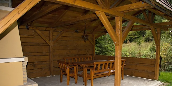 4denní pobyt v luxusní chatě až pro 8 lidí. Wellness místnost, masážní bazén a infrasauna jen pro vás. Dokonalé pohodlí v srdci Valašska!
