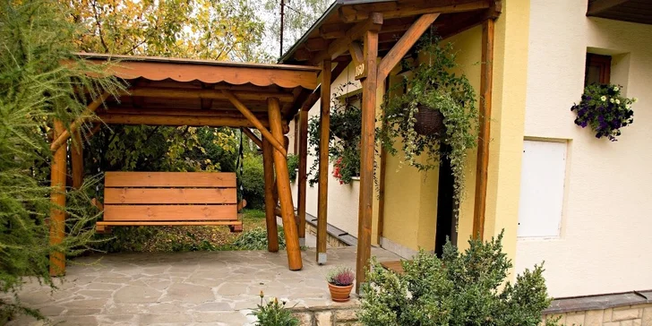 4denní pobyt v luxusní chatě až pro 8 lidí. Wellness místnost, masážní bazén a infrasauna jen pro vás. Dokonalé pohodlí v srdci Valašska!