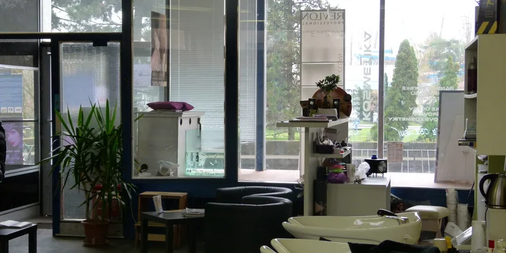 Luxusní celodenní balíček (kadeřnictví, kosmetika, prodloužení řas, manikúra, pedikúra, solárium, a Garra rufa) - salon Viktorie v Neratovicích