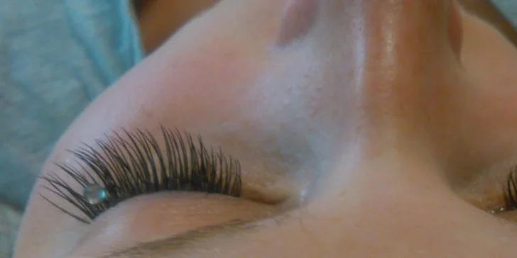 Nádherné a dlouhé řasy s metodou Emporio Lashes
