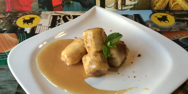 Vánoční tříchodové menu ve španělském stylu