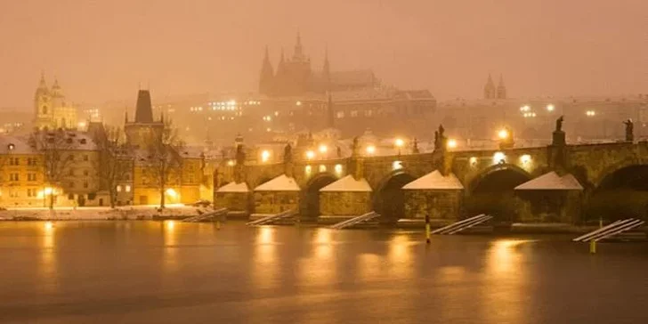 Adventní koncert na kryté vyhřívané palubě lodě Hamburg spojený s okružní plavbou centrem Prahy