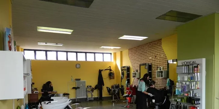 Luxusní celodenní balíček (kadeřnictví, kosmetika, prodloužení řas, manikúra, pedikúra, solárium, a Garra rufa) - salon Viktorie v Neratovicích