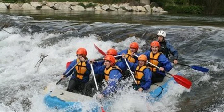 2399 Kč za 4denní výlet na divoké vodě v Nízkých Tatrách! Rafting na nejkrásnější slovenské řece včetně ubytování a se slevou 42 %.