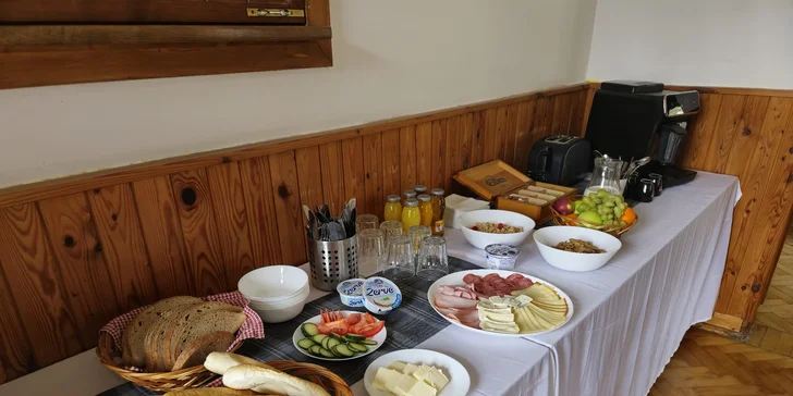 Snídaně se podávají formou bufetu, večeři si vyberete z připraveného menu.