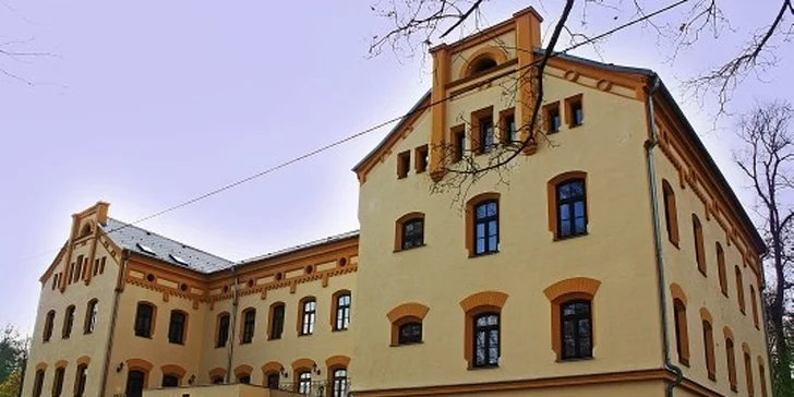 Romantický pobyt pro dva na zámku Mostov s neomezeným wellness