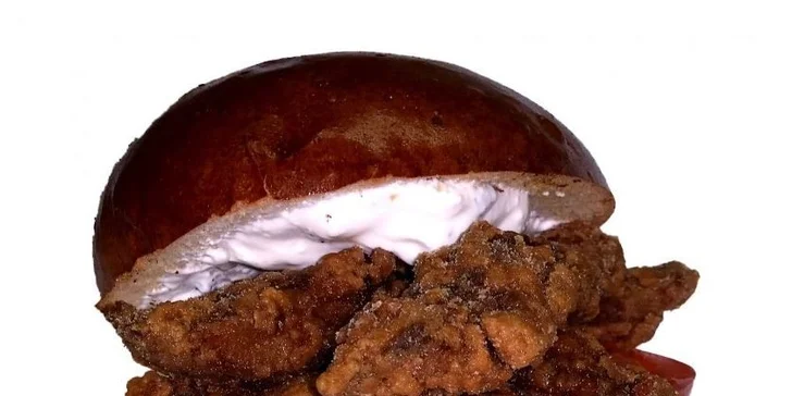 2× nabité burger menu s dezertem a nápojem