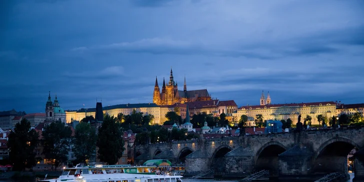 Romantická plavba po Vltavě včetně oběda či večeře