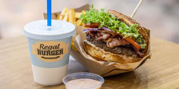 Famózny Regal Burger v Auparku s hranolčekmi a bezodný nápoj
